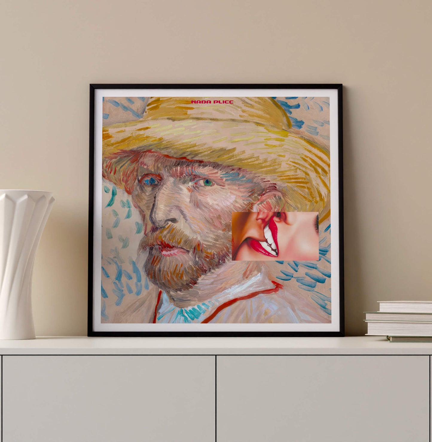 Mockup du tirage d’art Van Gogh's Whispering Bite sous cadre pour décoration murale