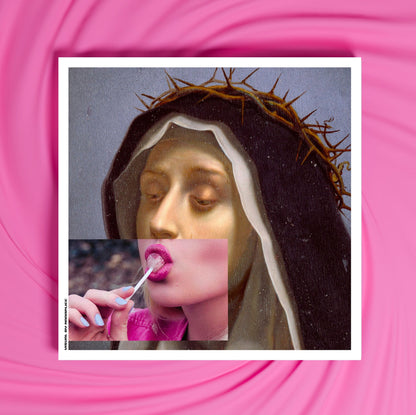 Mockup du tirage d’art Saintly Sugar sous cadre blanc pour décoration murale
